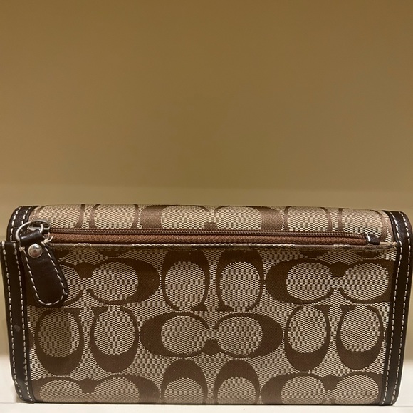 Coach - Picture 2 of 4